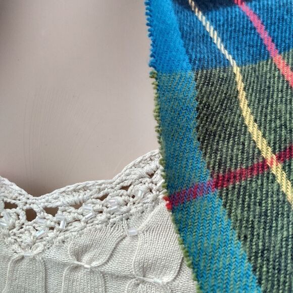 NWOT CASHMERE COLLECTION Plaid 100% Acrylic Scarf - Picture 3 of 7